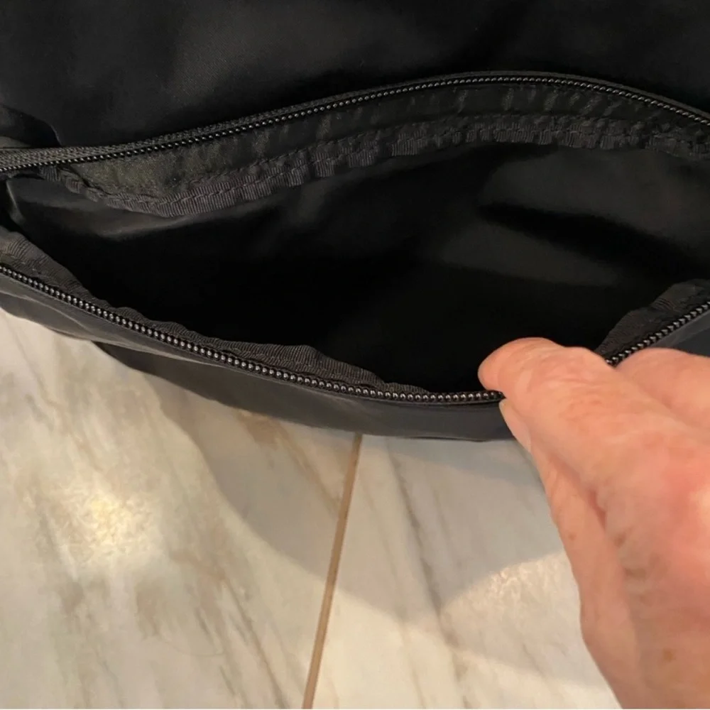 NWT Lululemon Everywhere Backpack
22L Black - Picture 5 of 7